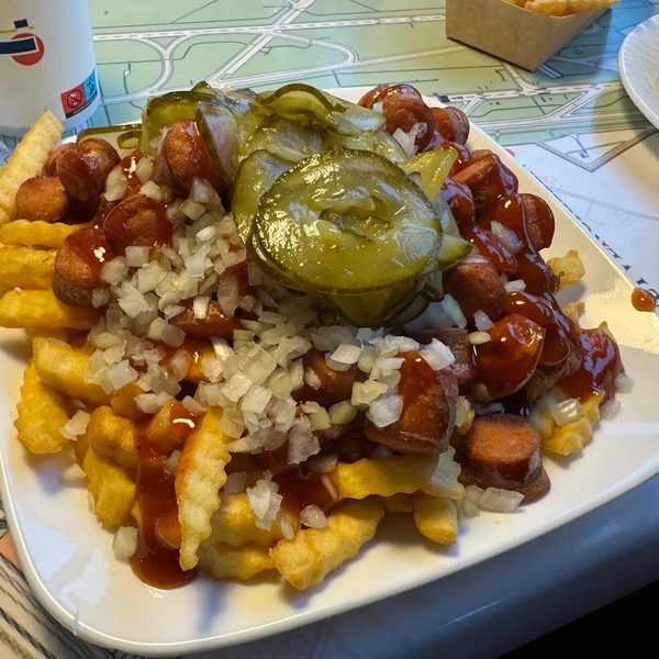 Pølsemix med bølgefritter